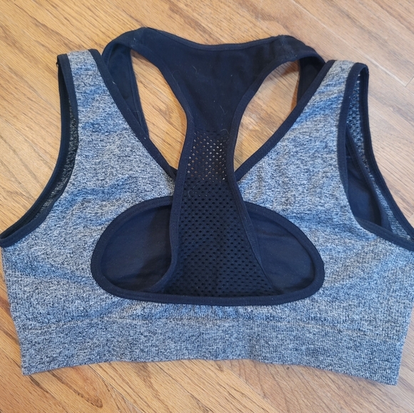 Champion L/XL Grey & Black Strappy full coverage stretchy sports bra - Picture 3 of 3